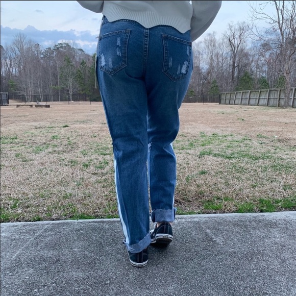 Side tape destroyed jeans - Picture 4 of 6